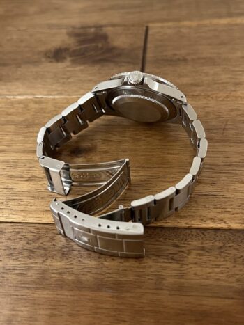 ロレックス サブマリーナ デイト 16800 ブラック(黒) 72番 トリチウム 中古 ヴィンテージ クラスプ側から全体 委託 高価 買取 販売 名古屋