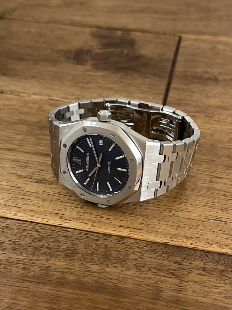オーデマピゲ AUDEMARS PIGUET ロイヤルオーク 15300ST.OO.1220ST.02 ブルー 中古 正面から全体 委託 高価 買取 販売 名古屋