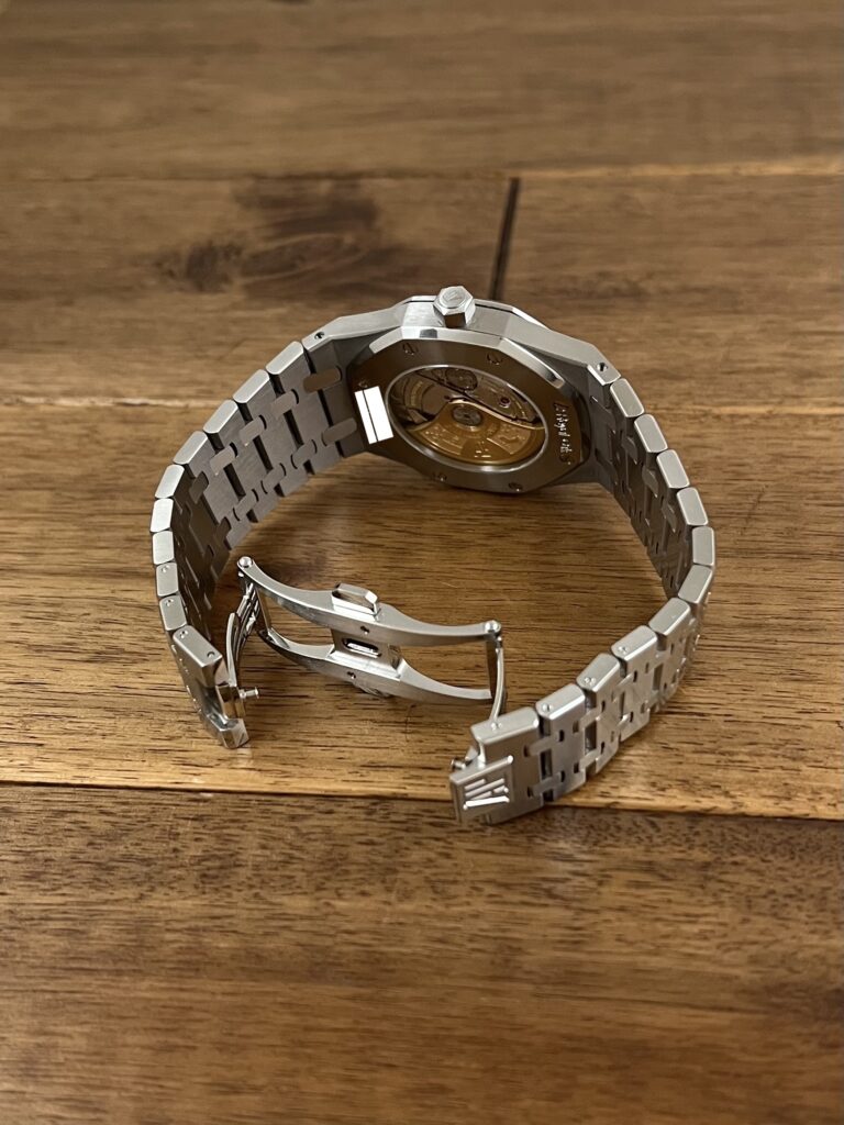 オーデマピゲ AUDEMARS PIGUET ロイヤルオーク 15300ST.OO.1220ST.02 ブルー 中古 クラスプ側から全体 委託 高価 買取 販売 名古屋