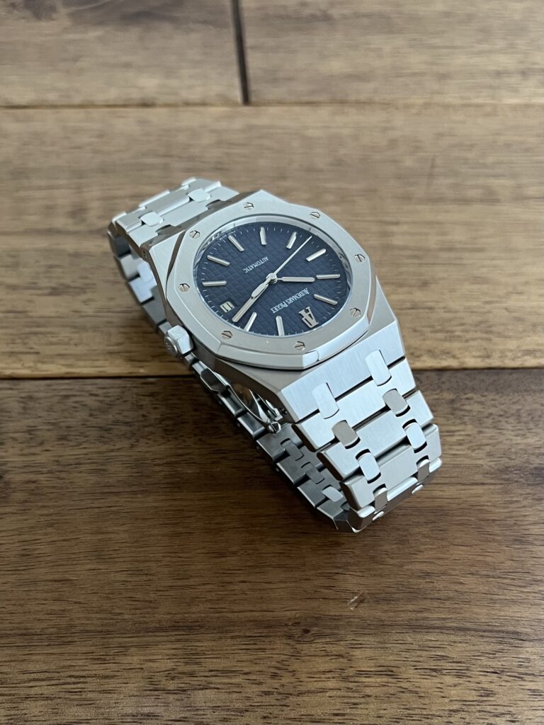 オーデマピゲ AUDEMARS PIGUET ロイヤルオーク 15300ST.OO.1220ST.02 ブルー 中古 1時側から 委託 高価 買取 販売 名古屋