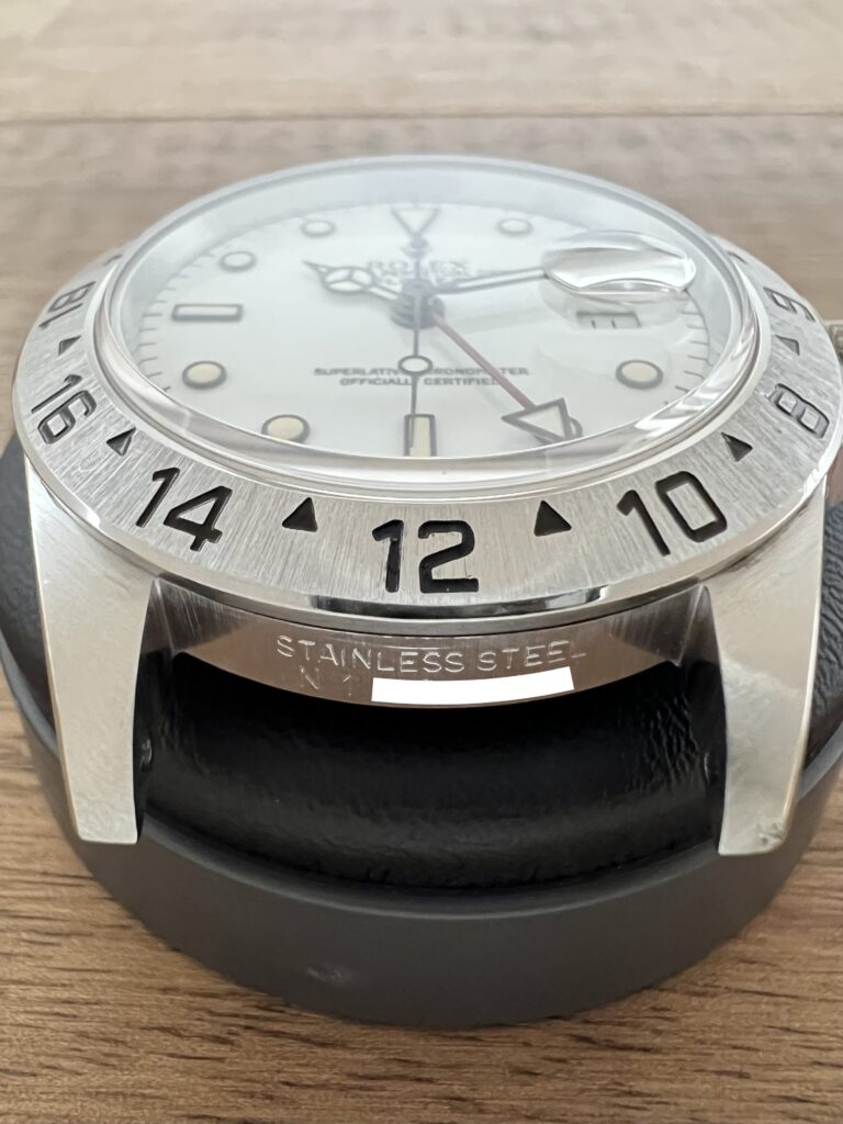 ロレックス エクスプローラー2 16570 N1番 ホワイトダイアル トリチウム パティーナ 中古 シリアルナンバーの刻印 の画像 委託 高価 買取 販売 名古屋