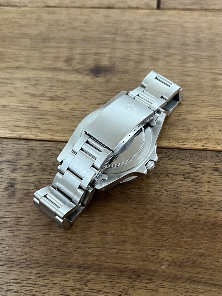 ロレックス GMTマスター 16750 72番台 ブラックダイアル 赤青ベゼル フチなし トリチウム セミヴィンテージ 中古 バックル側から全体の画像 委託 高価 買取 販売 名古屋