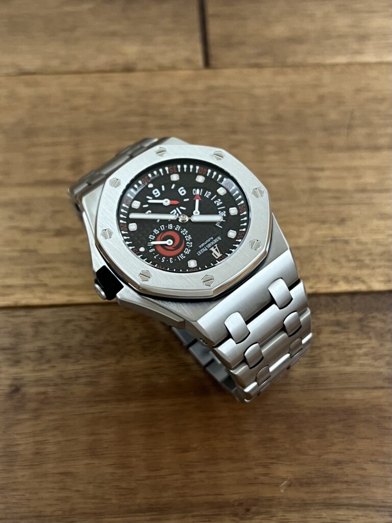 中古 オーデマピゲ ロイヤルオーク オフショア アリンギ アメリカズカップ2003 25995IP.OO.1000TI.01 正面斜め1時側からの画像
