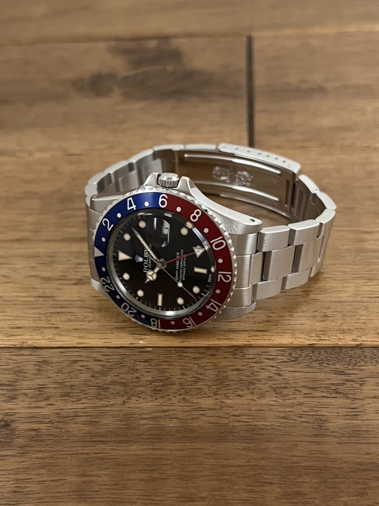 ロレックス GMTマスター 16750 95番台 ブラックダイアル 赤青ベゼル フチあり シングルバックル トリチウム 中古 セミヴィンテージ 正面から全体の画像 委託 高価 買取 販売 名古屋
